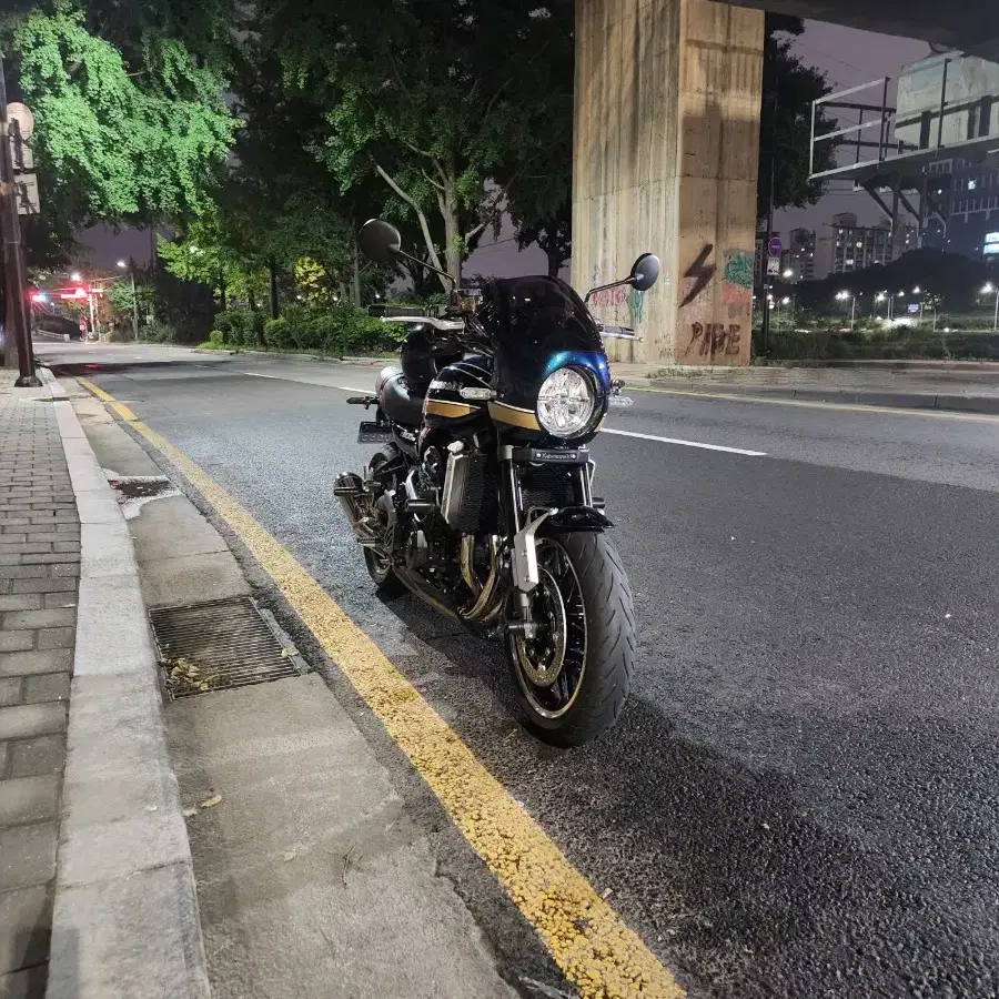 23년식 z900rs