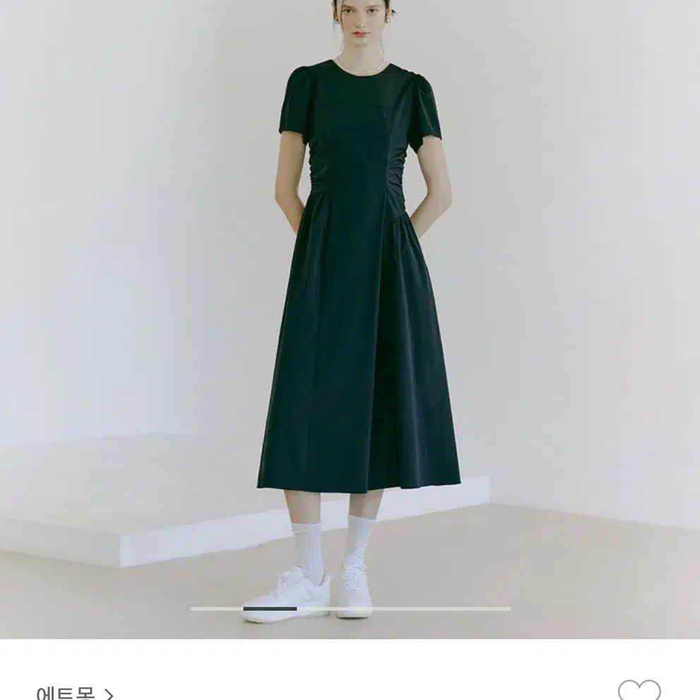 에트몽 side shirring dress, black