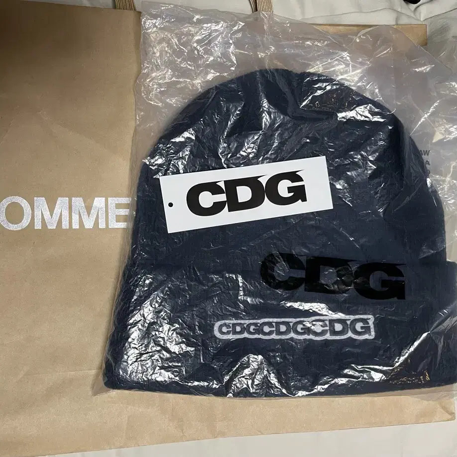 CDG 꼼데가르송 로고 패치 비니