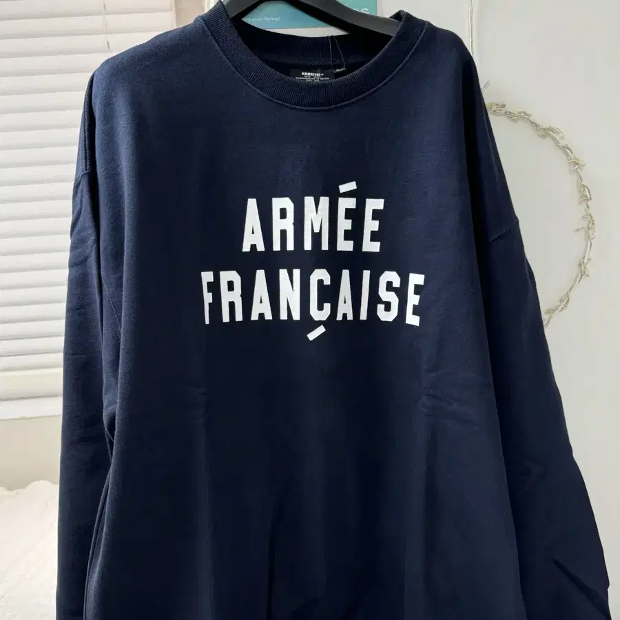 (1회착용) 카네이테이 ARMEE FRANCAISE CREWNECK 판매