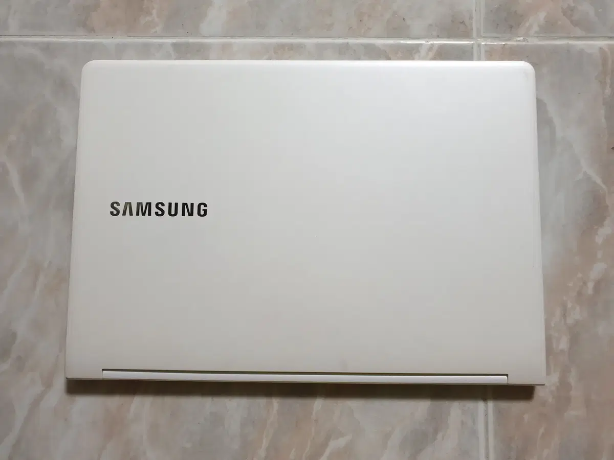 Laptop Samsung NT900X3W i5 7200 Ram8g m2 256g 30만원