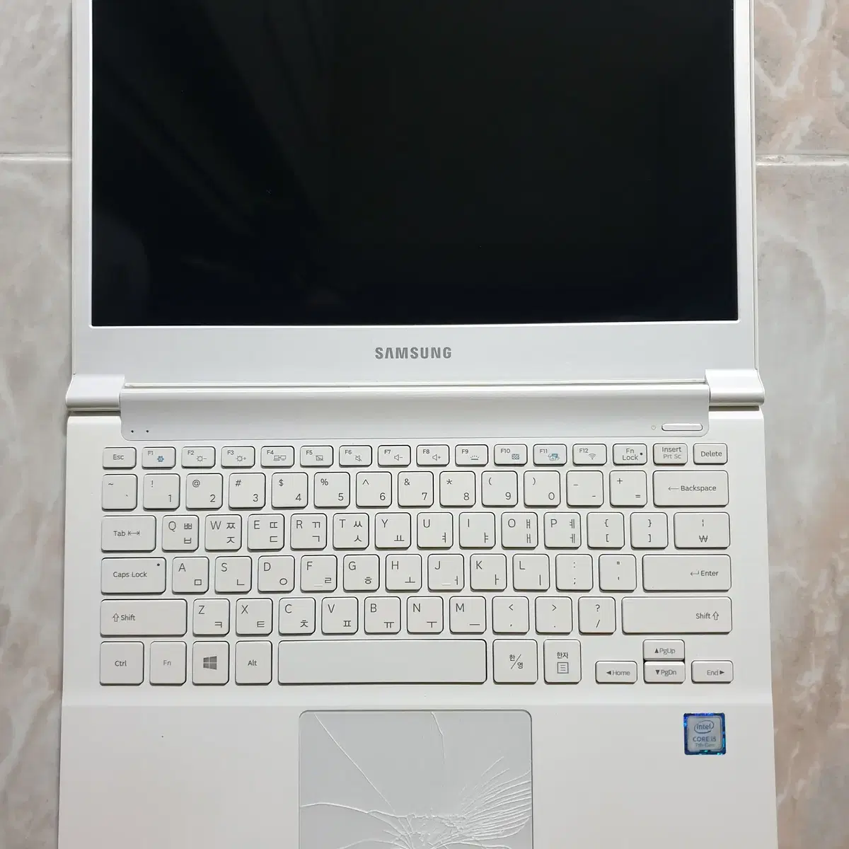 노트북 삼성NT900X3W i5 7200 램8g  m2 256g 30만원