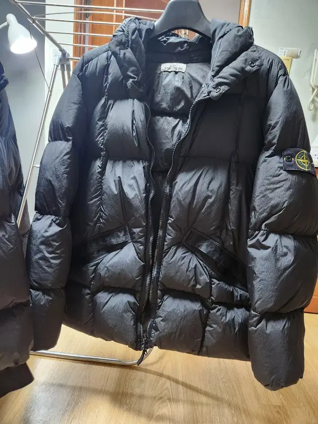 19fw 스톤아일랜드 크링클랩스 후드패딩 블랙 xxl