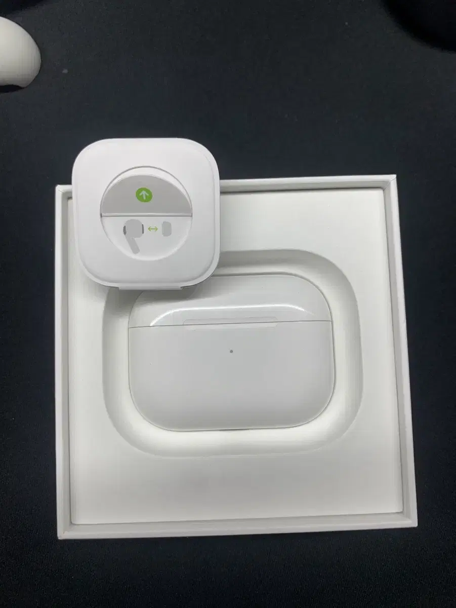 AirPods Pro MaxSafe Quick sale Full Box