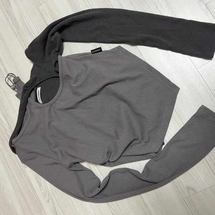 글로니 MILLER CUT OUT LONG SLEEVE(GRAY)