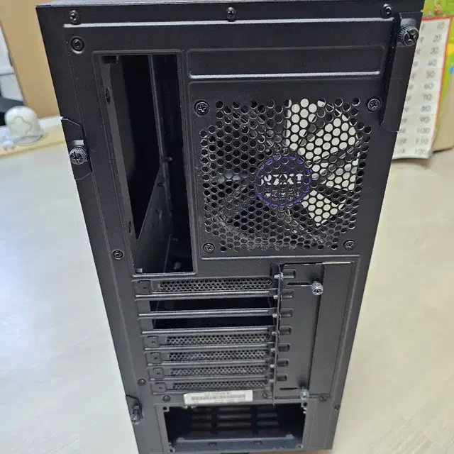 NZXT H7 케이스