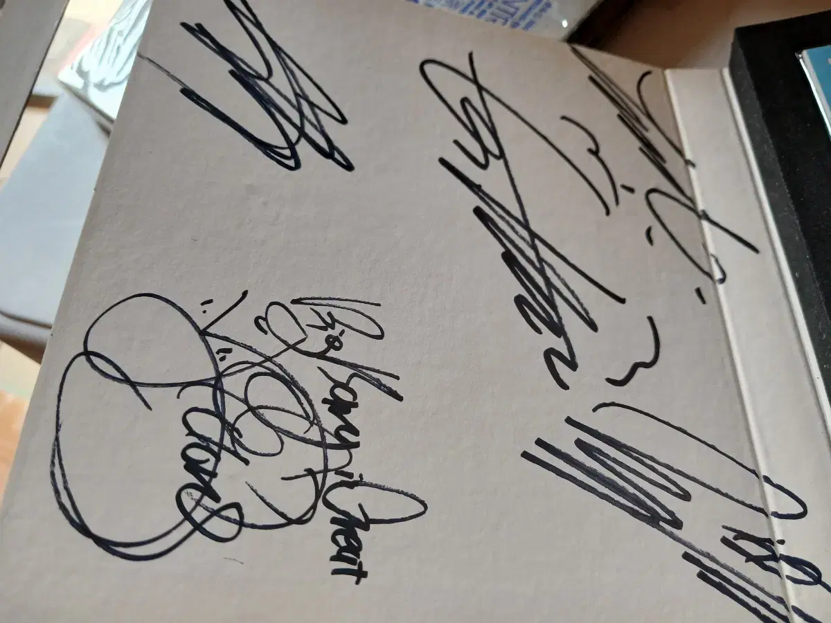 BIGBANGSignedAlbum 1Regular Mini TwoBulk