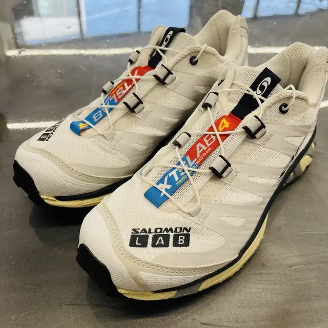 살로몬 XT-4 White Lunar Rock 235