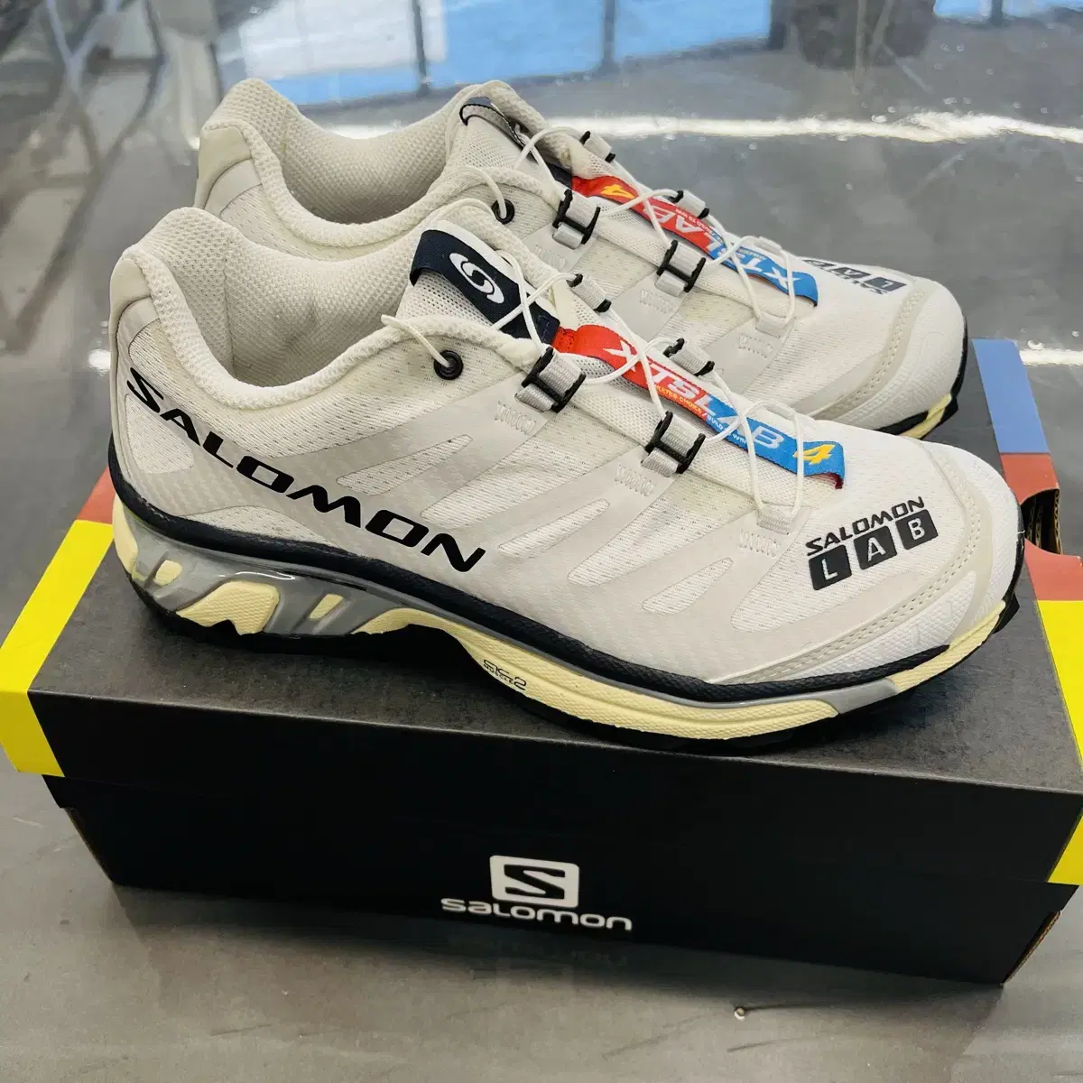 살로몬 XT-4 White Lunar Rock 235