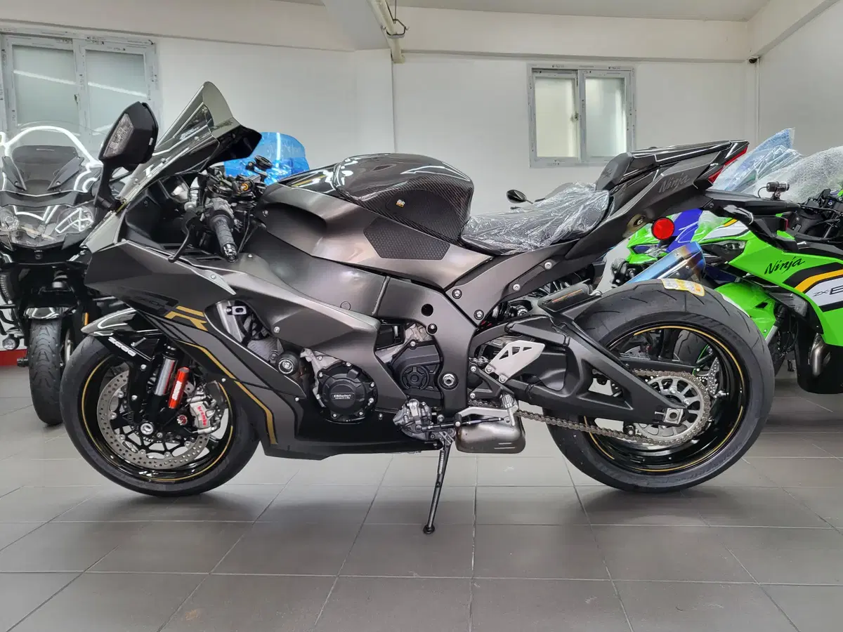 23년식 가와사키 ZX 10r 판매