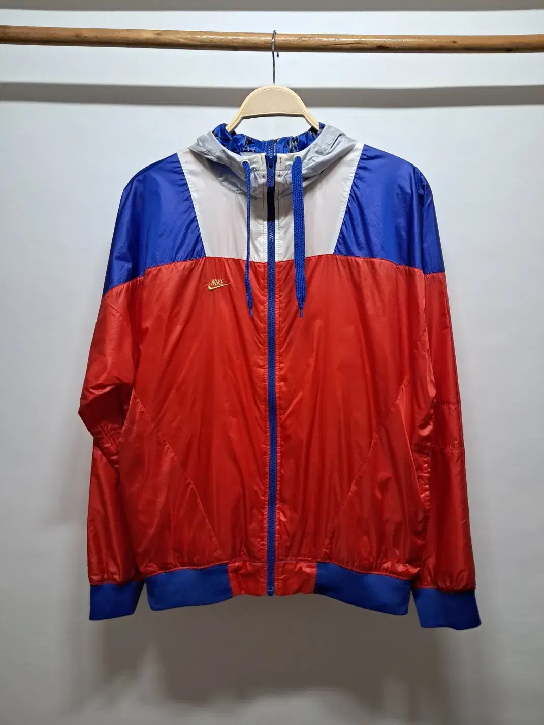 (100) Nike LOVE AMOR Windbreaker