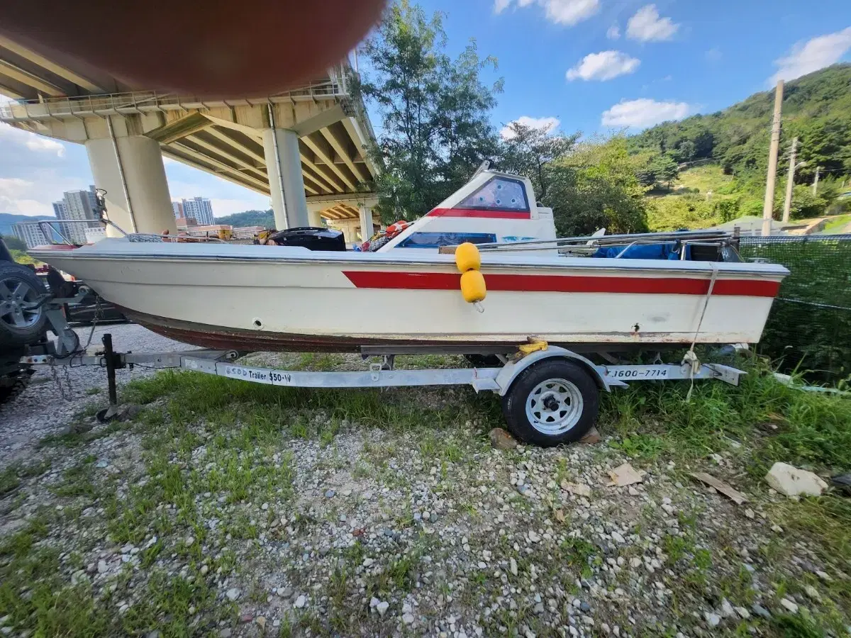 Leisure boat 1.08 ton outboard 70hp for sale