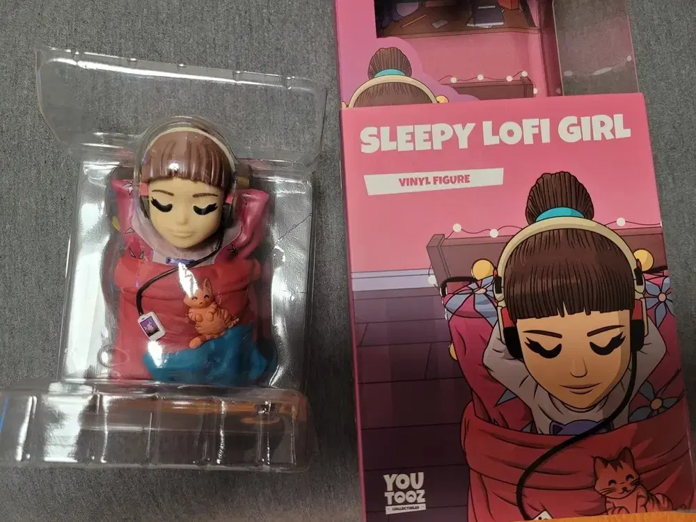 Sleepy Lofi Girl Figures