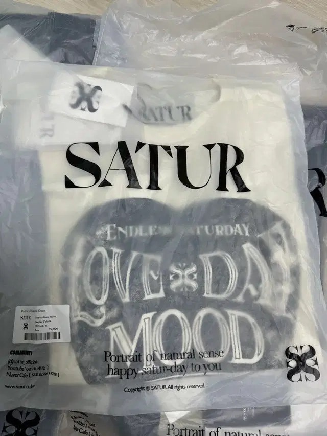 세터 Saturday Retro Mood Graphic T-shirts