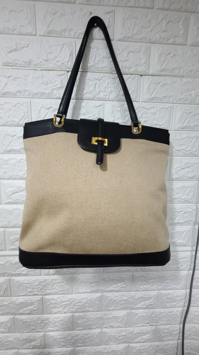 ORR Shoulder Bag