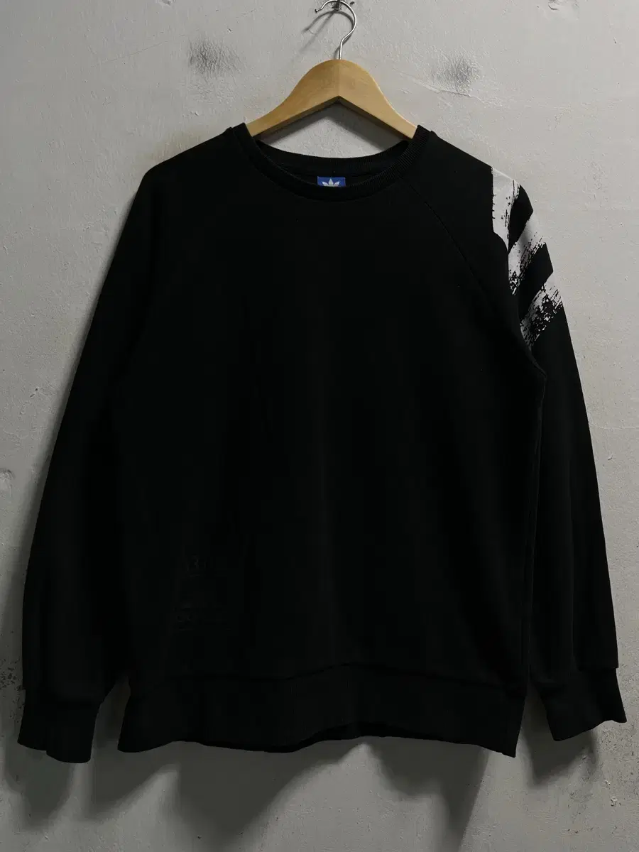 95 Adidas Adidas Logo Printed Black Loose Fit Sweatshirt Long Sleeve Tee