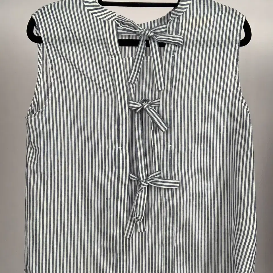 Deep Grey Striped Three Ribbon Sleeveles