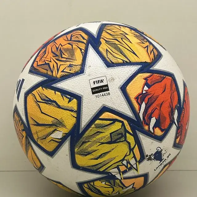 아디다스 23/24 UCL Pro Ball London