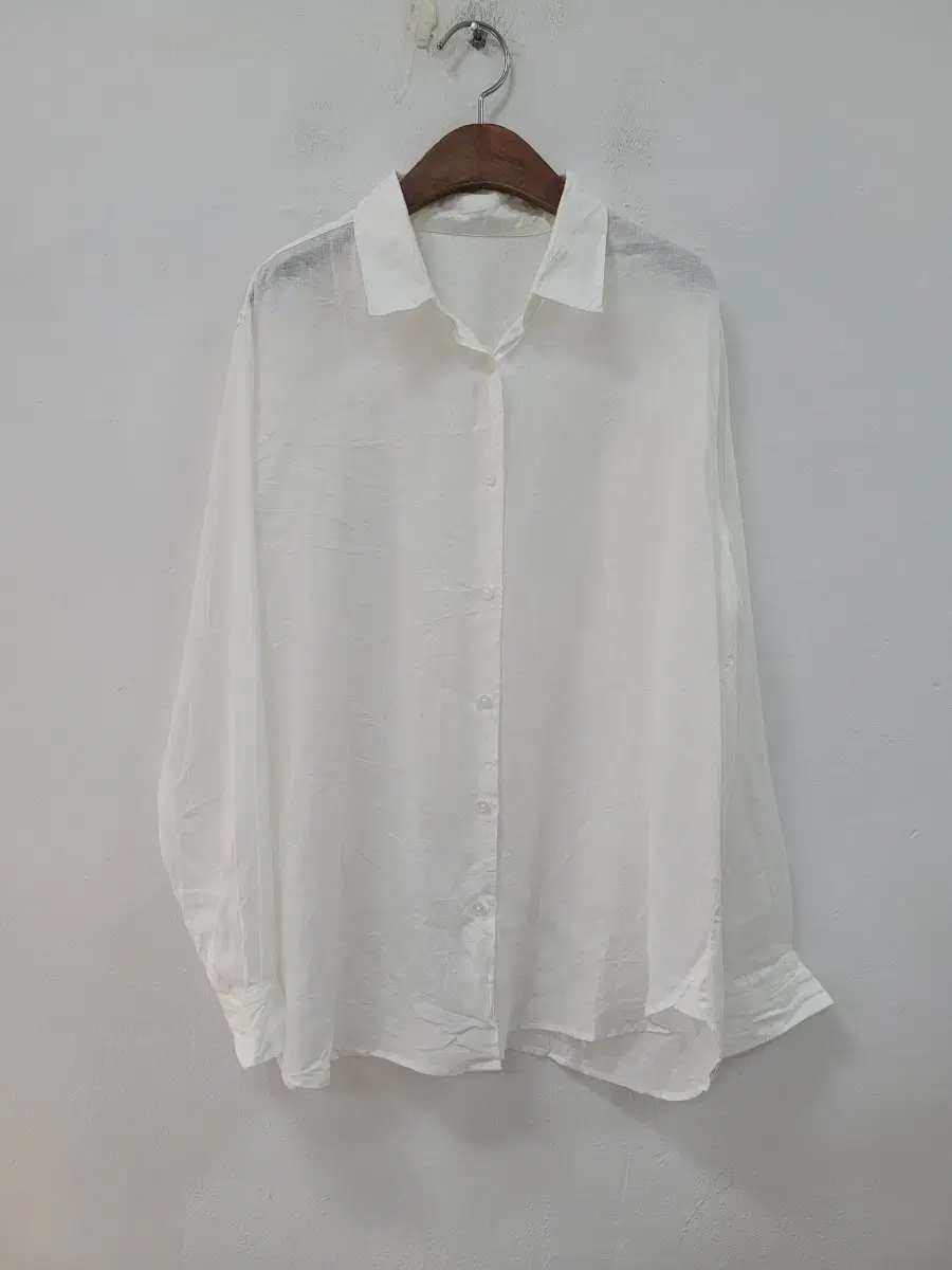 UNIQLO Overfit linen blouse