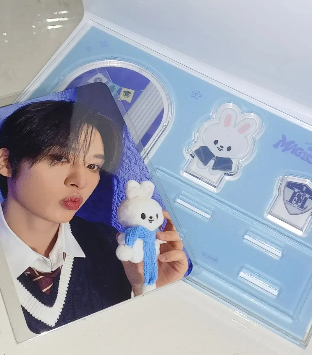 Secure Payment Available skz lee know Magic School Secrets acrylic stand photocard WTS!