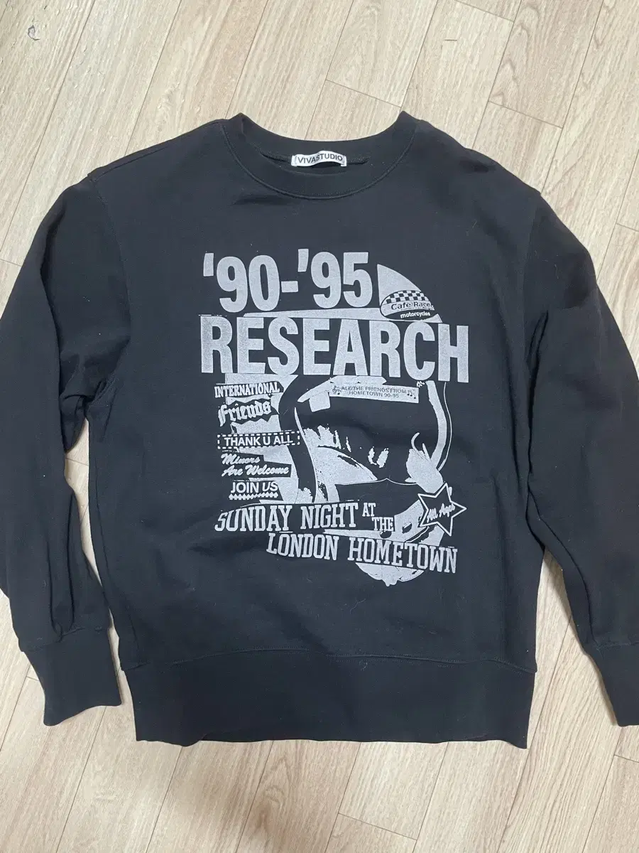 RESEARCH CREWNECK VivaStudio Man to Man