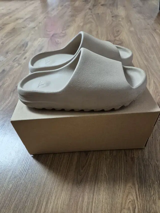 YEEZY SLIDE 슬라이드 퓨어 275