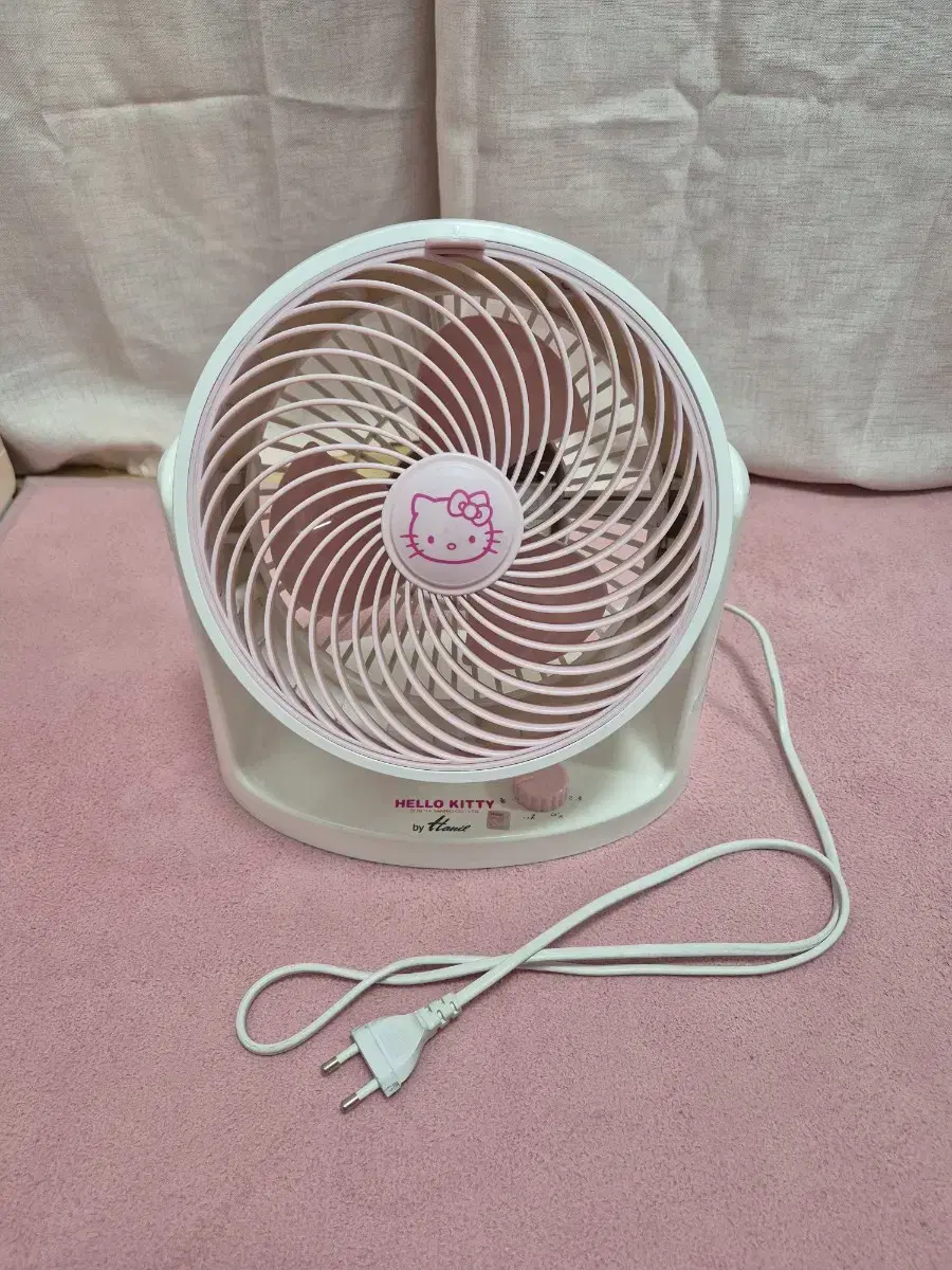Sanrio Classic Kitty Han Han Fan