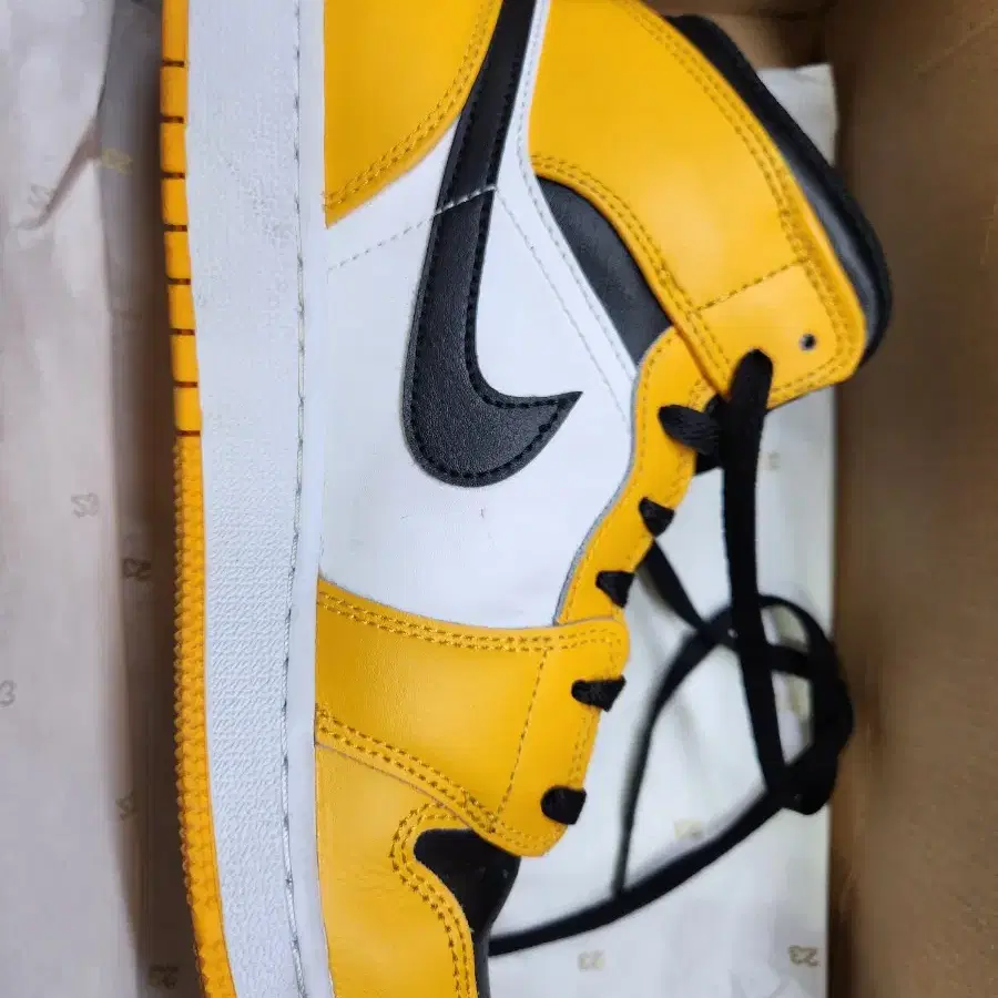 AIR JORDAN 1 MID Taxi