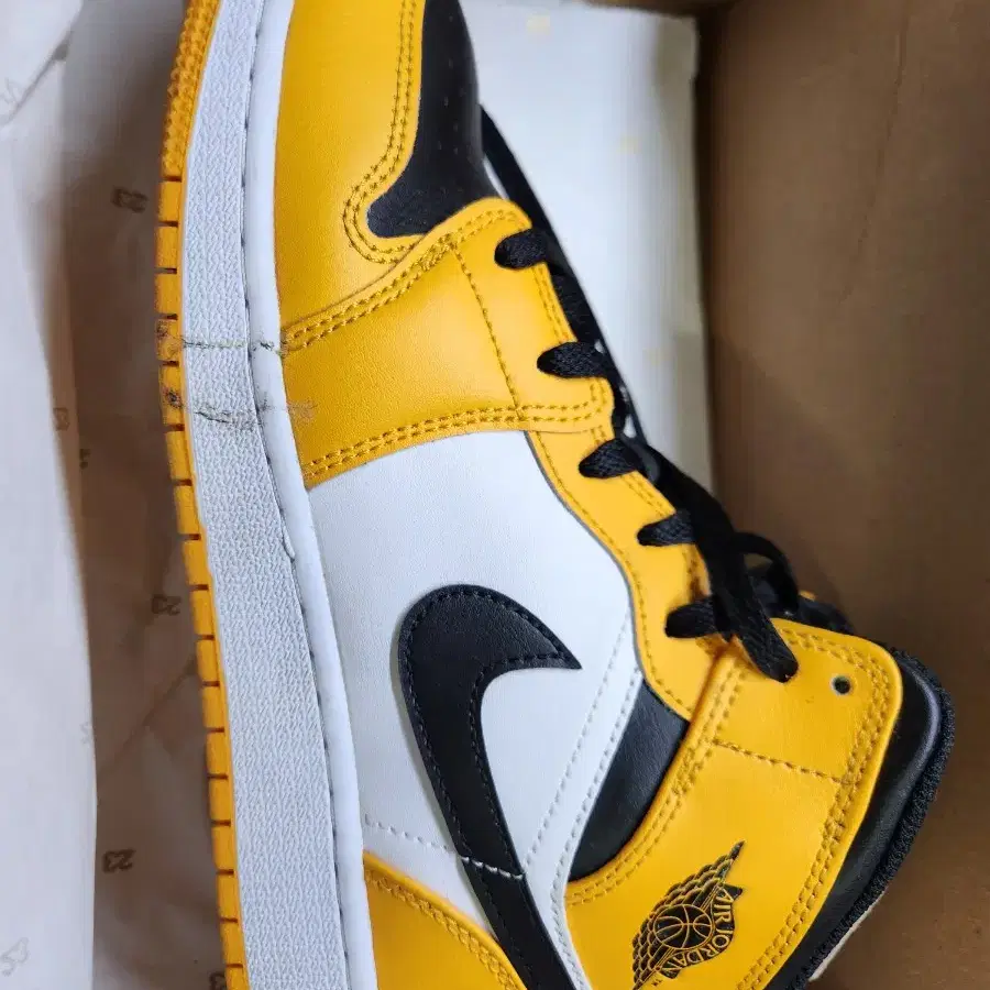 AIR JORDAN 1 MID Taxi