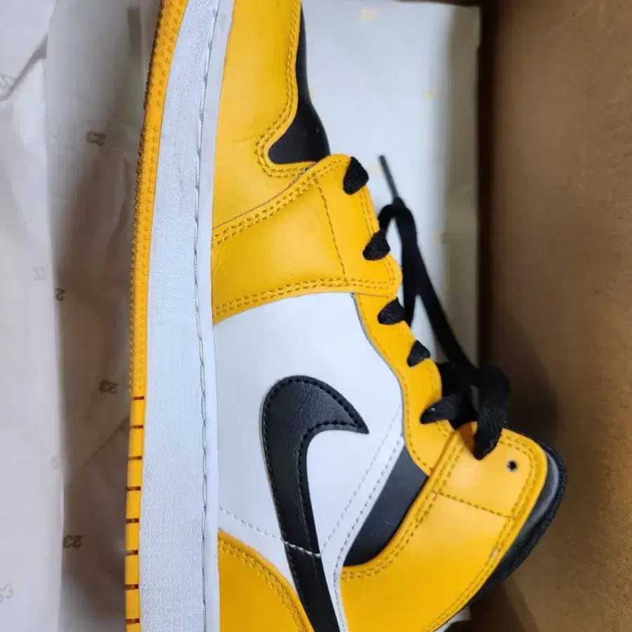 AIR JORDAN 1 MID Taxi