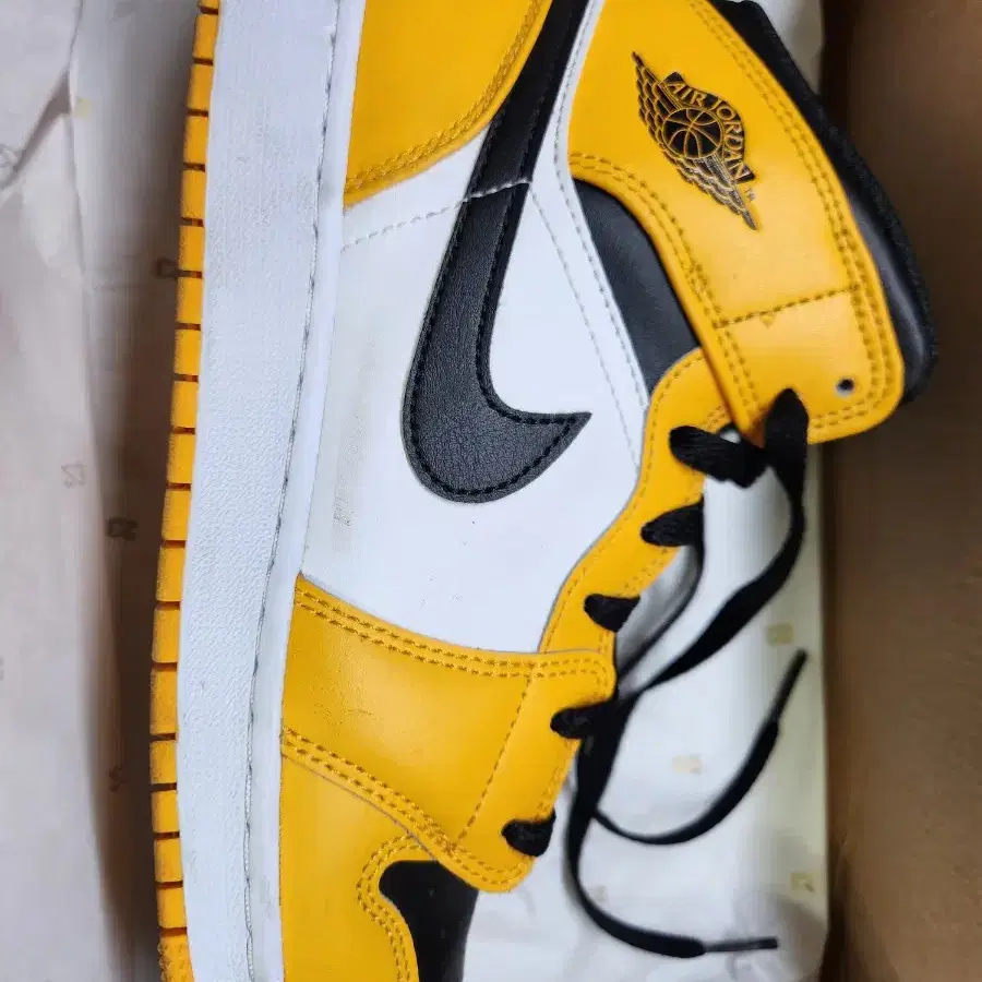 AIR JORDAN 1 MID Taxi