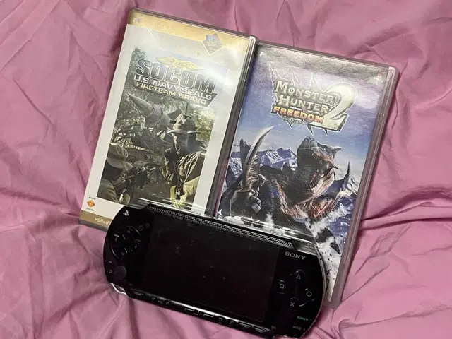 PSP 1000번대 + 몬스터헌터, 소콤