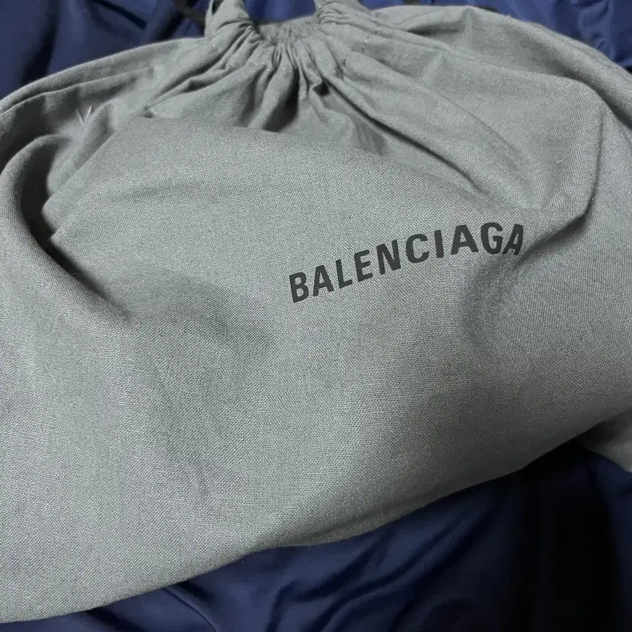 Balenciaga(발렌시아가) 716351 베이지 크러시드 카프스킨 C