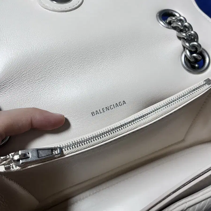 Balenciaga(발렌시아가) 716351 베이지 크러시드 카프스킨 C