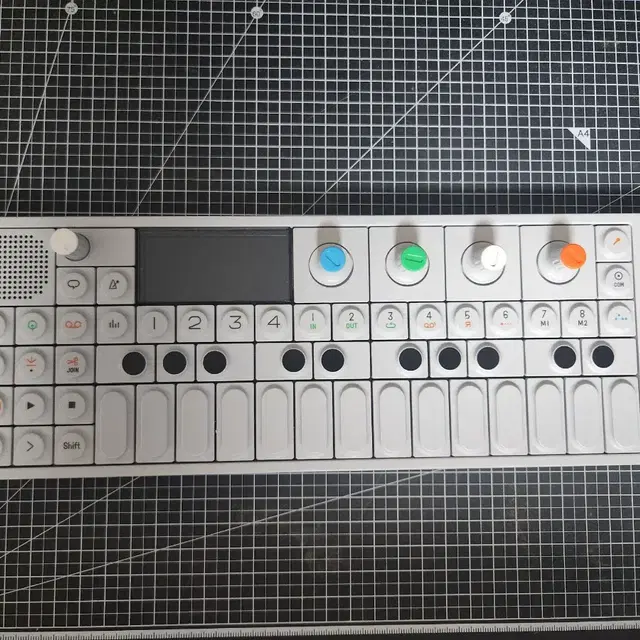 틴에이지 엔지니어링 Teenage Engineering OP-1