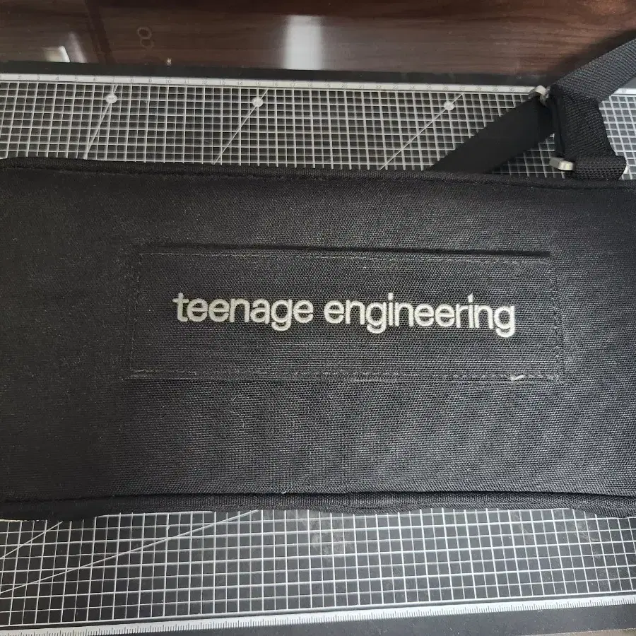 틴에이지 엔지니어링 Teenage Engineering OP-1