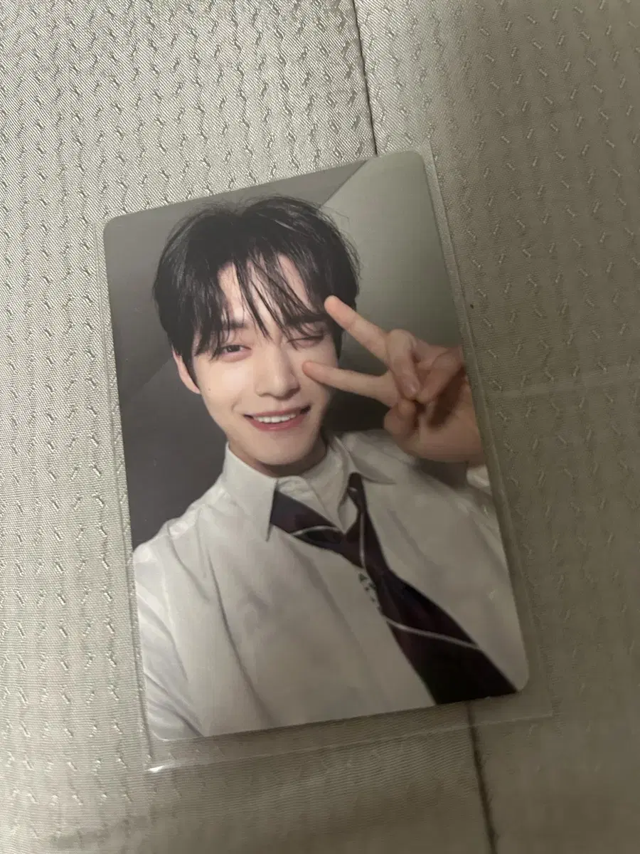 Kim Jiwoong digipack photocard sells