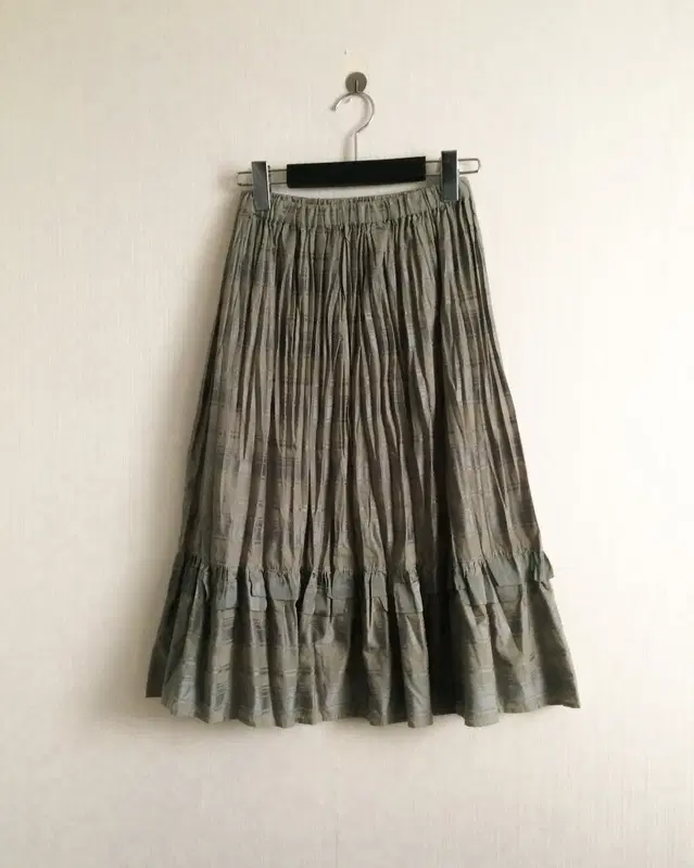 Hiroko bis glossy pleats long skirt