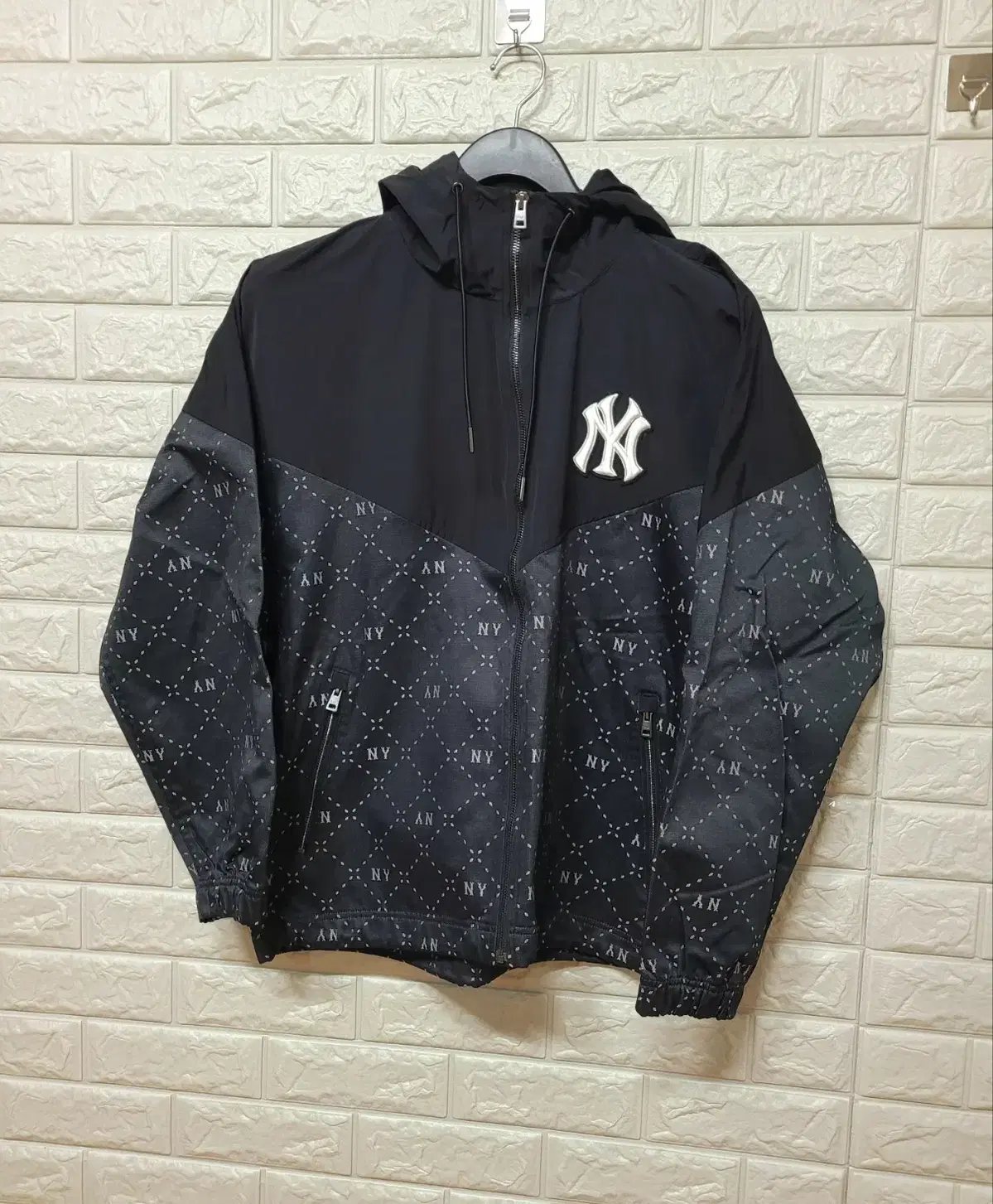 M.L.B. Yankees Monogrammed Windbreaker (Size 100)