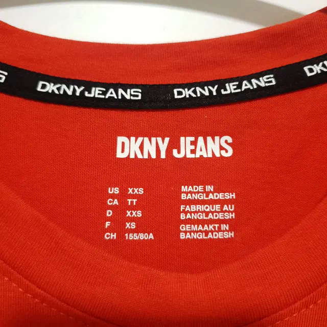 DKNY 크롭 반팔 XXS_i2719