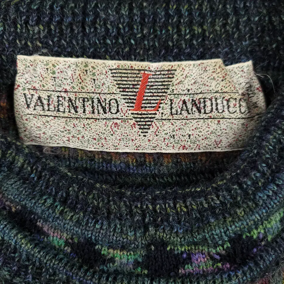 VALENTINO LANDUCCI 피그먼트 네이비 멀티컬러 모크넥 니트