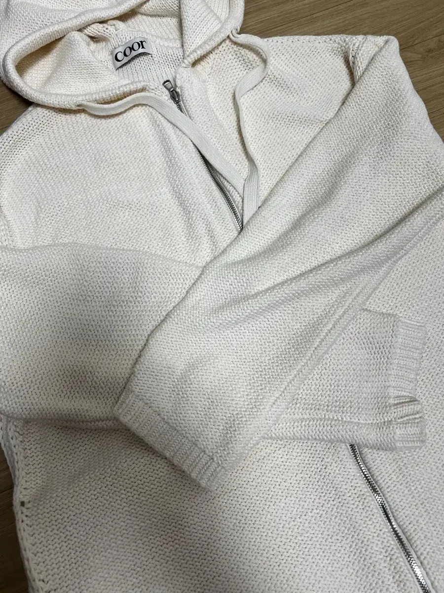 Coarse-knit zip-up hoodie