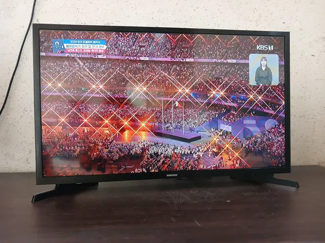 (수원)삼성 32인치 LED TV 팝니다/2019년 구입/모니터 겸용