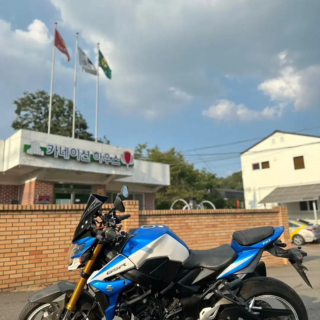 스즈끼 GSR750A