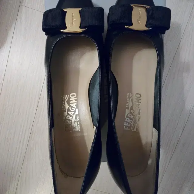 정품 FERRAGAMO 여성 펌프스