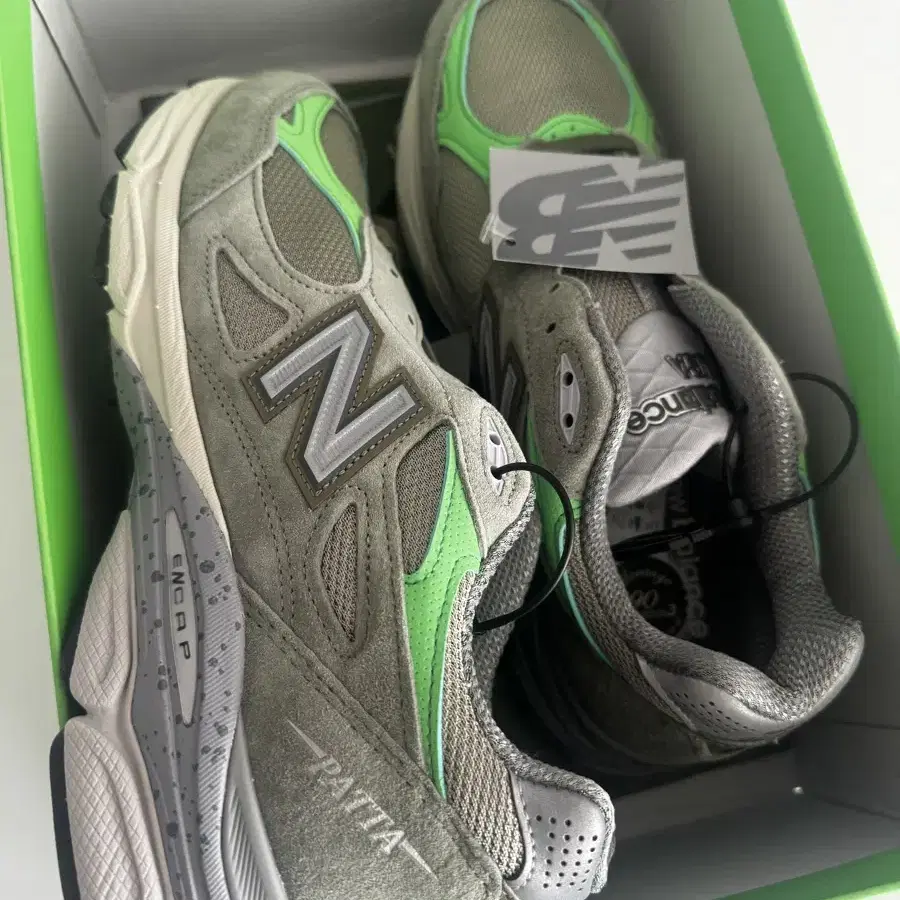 PATTA x newbalance 파타x뉴발란스 990v3 올리브 275