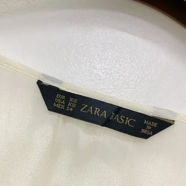 130 ZARA 자라 긴팔 블라우스 (XS 24)