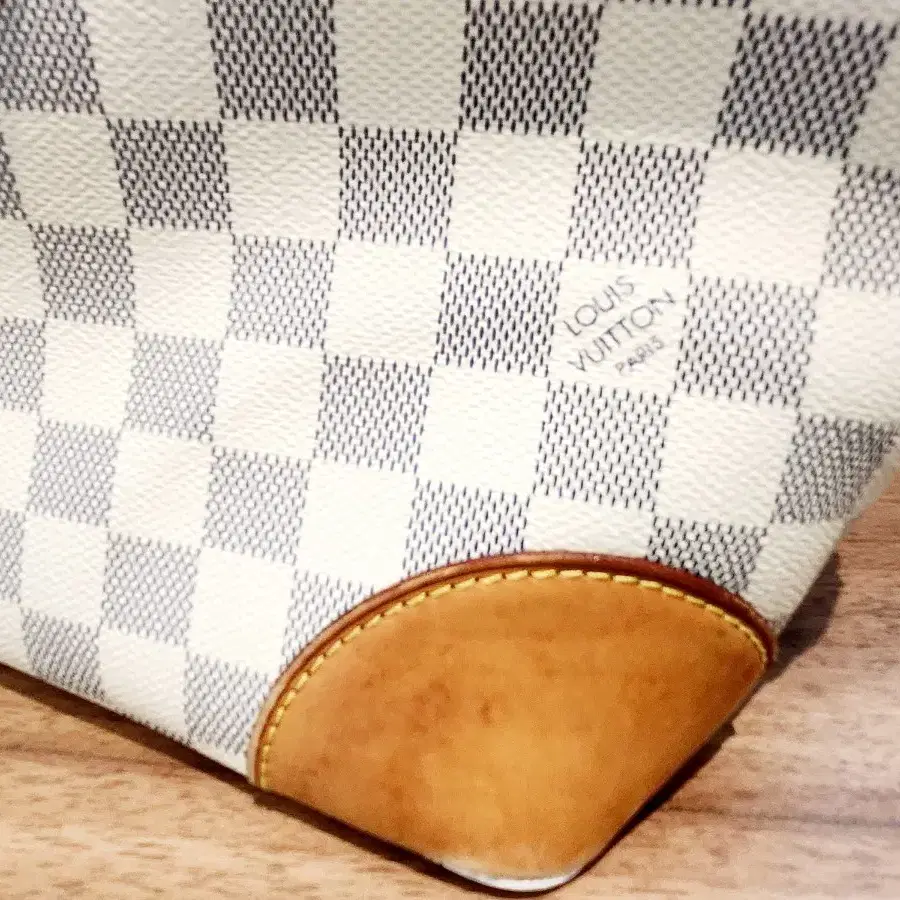 루이비통 HAMPSTEAD MM DAMIER AZUR white