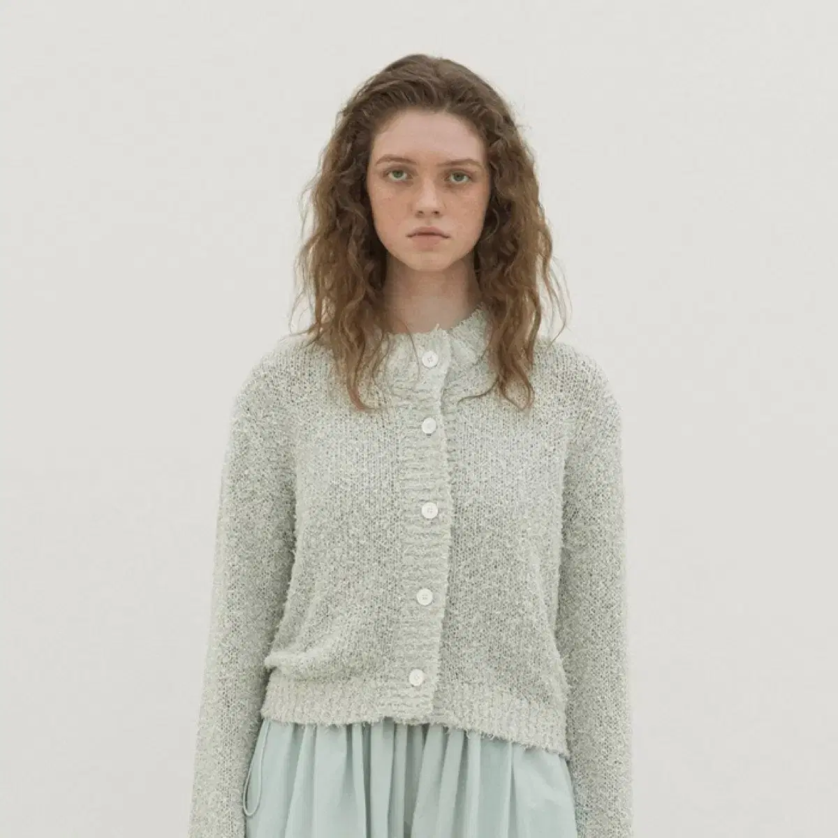 아위 (AHWE)  Boucle Cropped Cardigan