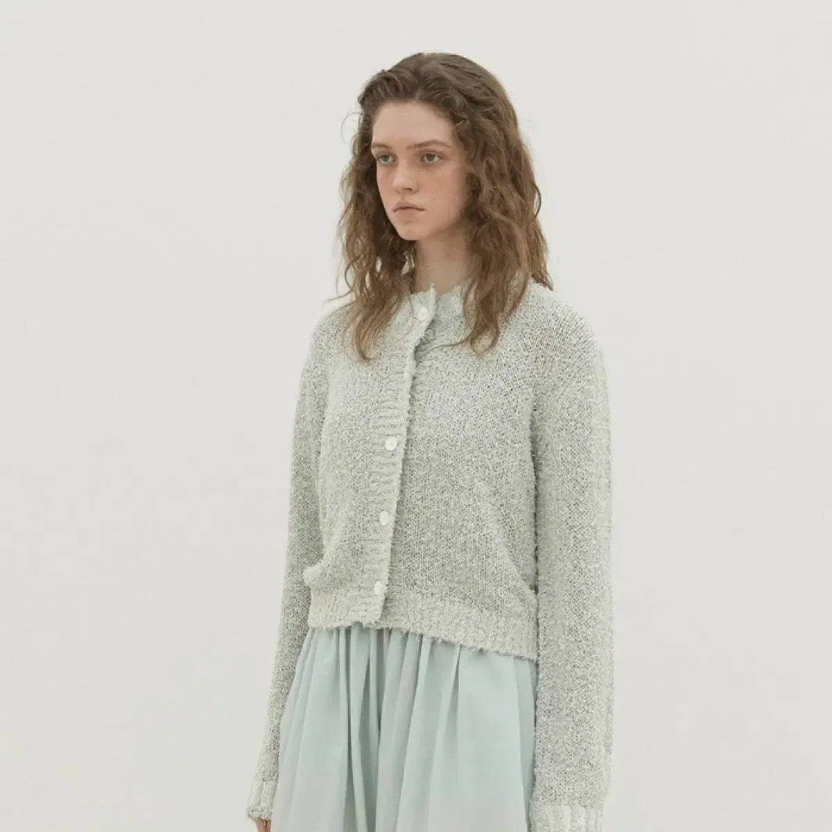 아위 (AHWE)  Boucle Cropped Cardigan